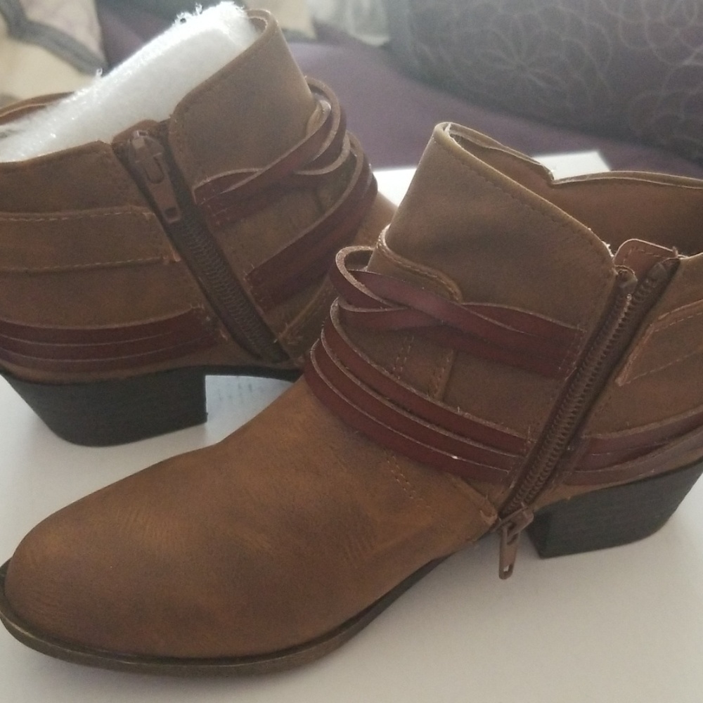 Boots - Picture 3 of 3